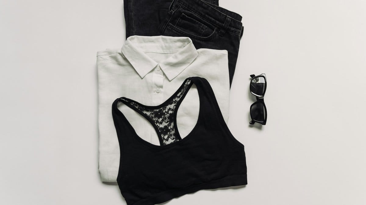 Capsule Wardrobe: Own Less, Wear More